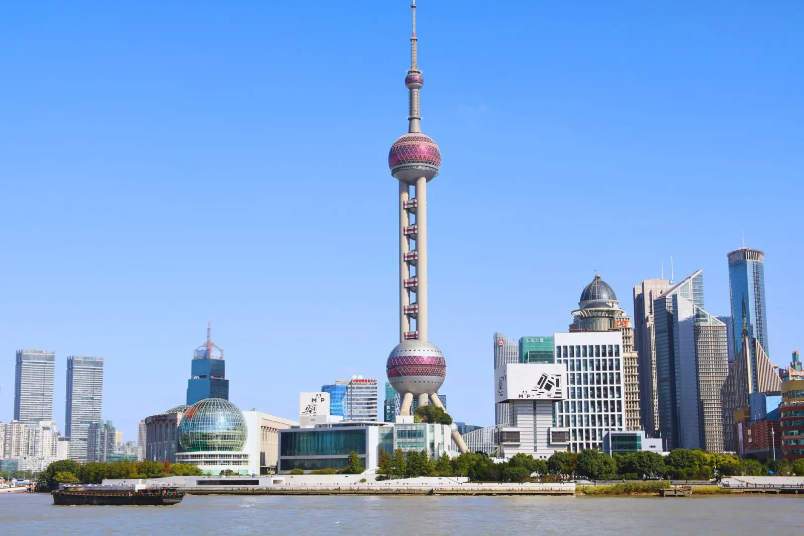 上海阳赞广广告画册印刷工艺对比:烫金与UV局部上光效果解析